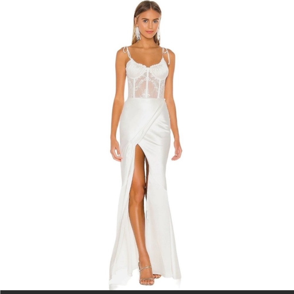 V. Chapman Calla Lily gown in white size 4 NWT
